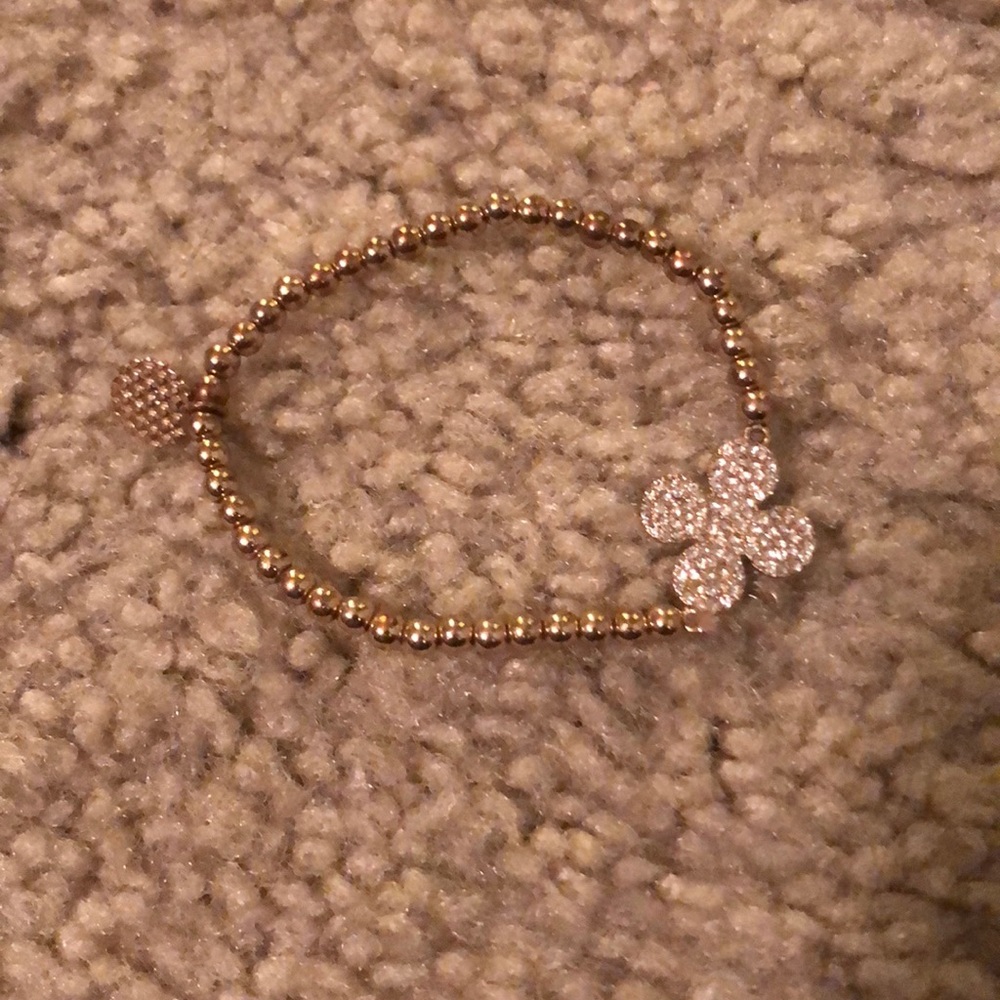 Gold stretch clover bracelet